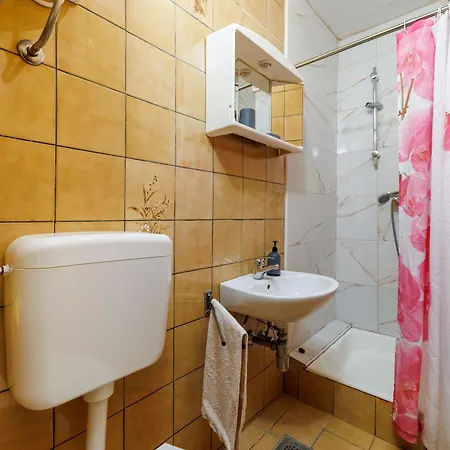 Josip R شقة سوبيتارسكا دراغا