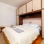 Apartament Josip R *