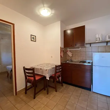 Josip R Apartment *