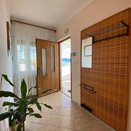 Josip R Apartment *
