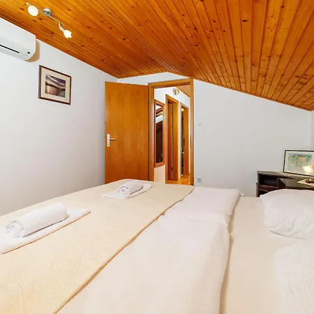 Josip R Appartement *