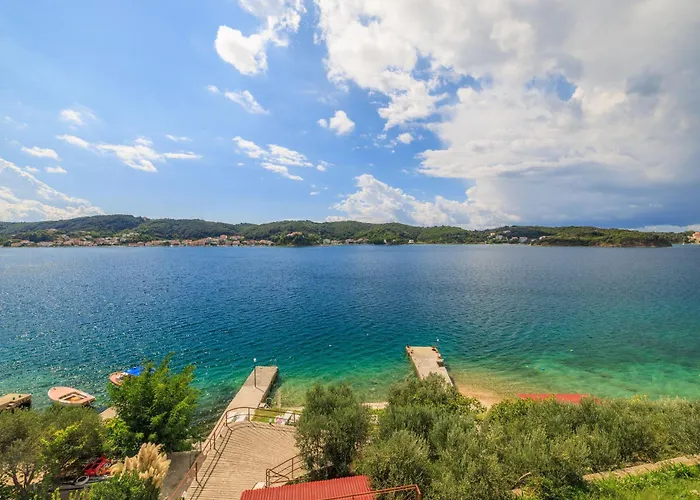 Josip R
